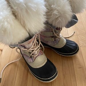 Sorel ~ waterproof boots, size 6. Super warm and comfy.